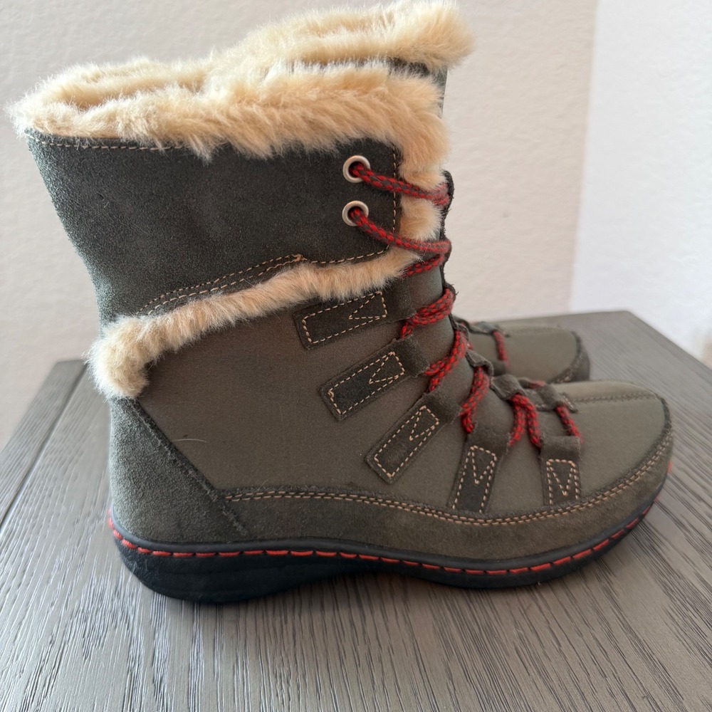 Aetrex Berries BB162W Womens Olive Green Faux Fur Winter Boots Red Laces Size 7
